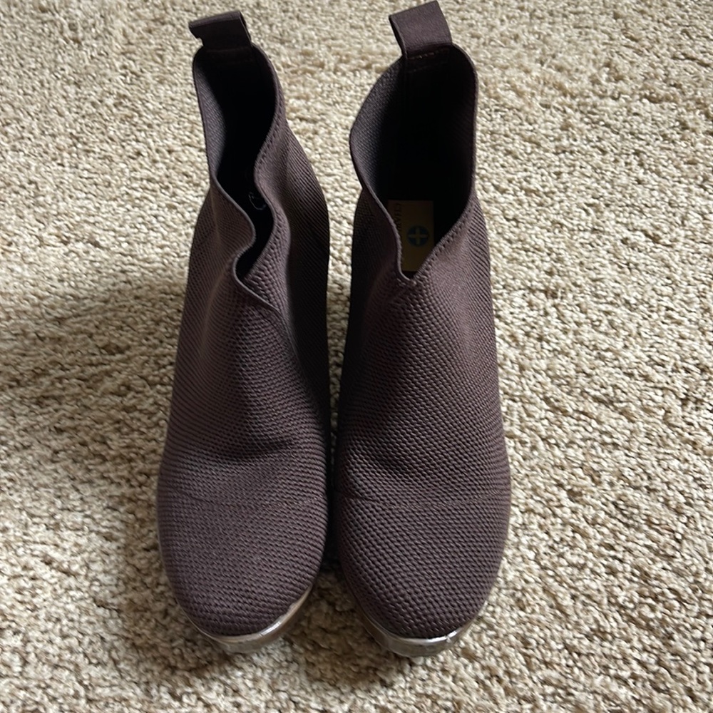 Charleston Shoe Co brown boots size 8